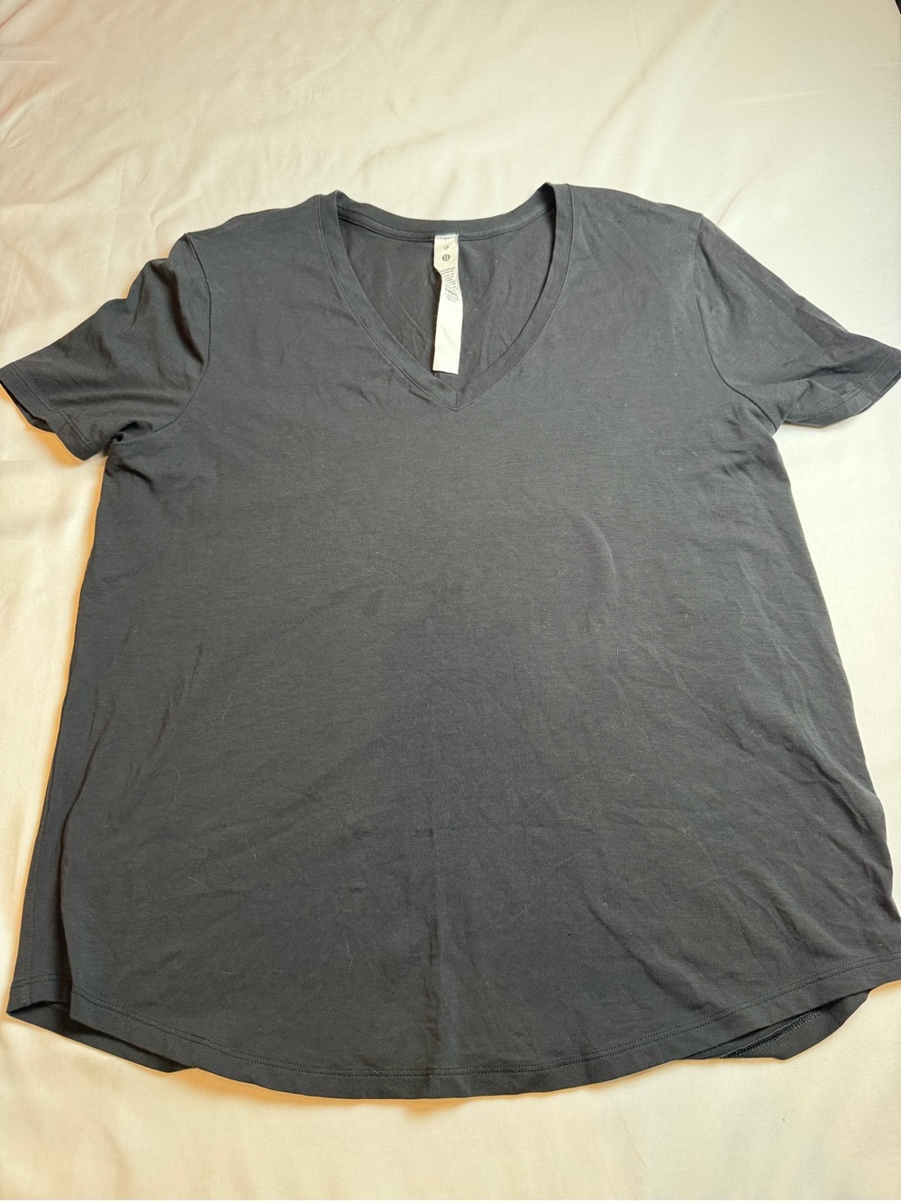 lululemon athletica Black V-Neck Short Sleeve Tee